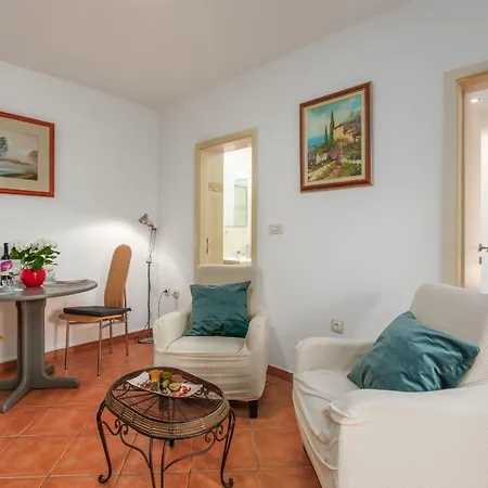Pineta 3 In Strandnaehe Mit Parkplatz * Poreč