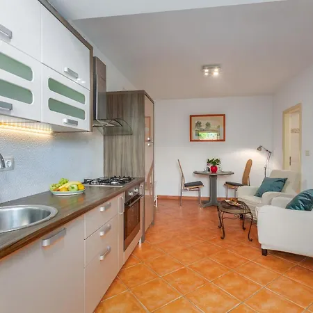 Pineta 3 In Strandnaehe Mit Parkplatz Apartment Poreč