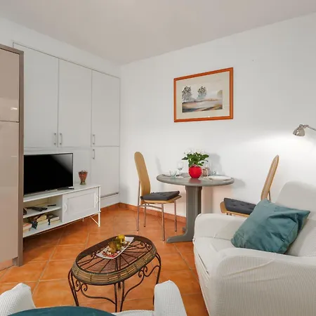 Pineta 3 In Strandnaehe Mit Parkplatz Poreč